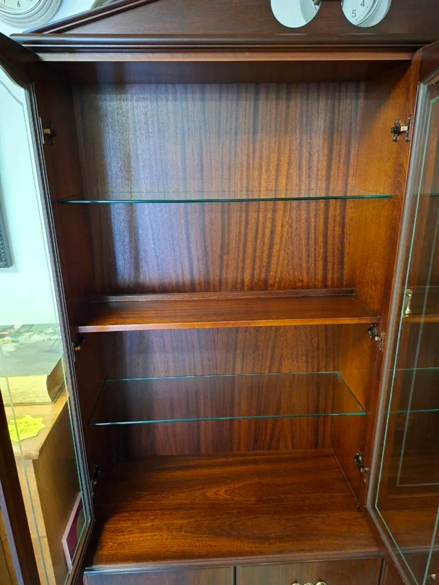 CABINET - Image 2