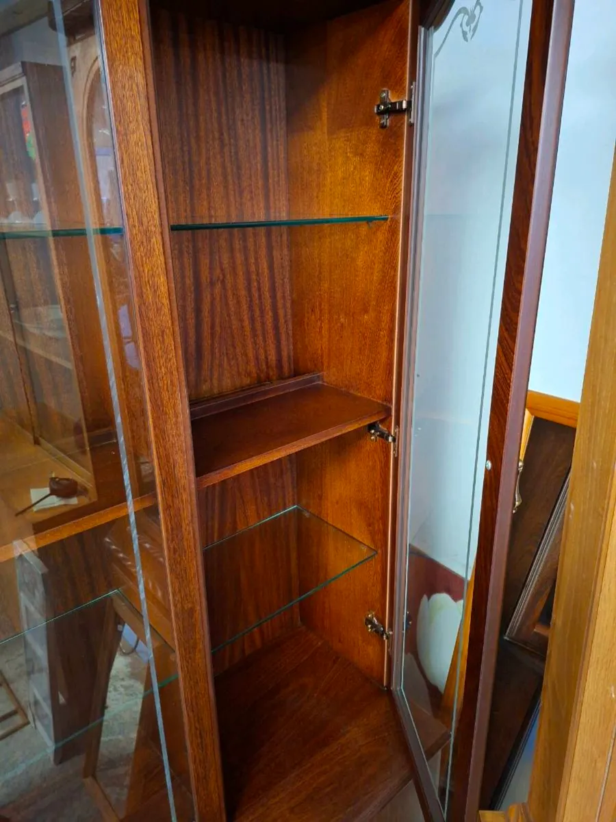 CABINET - Image 3
