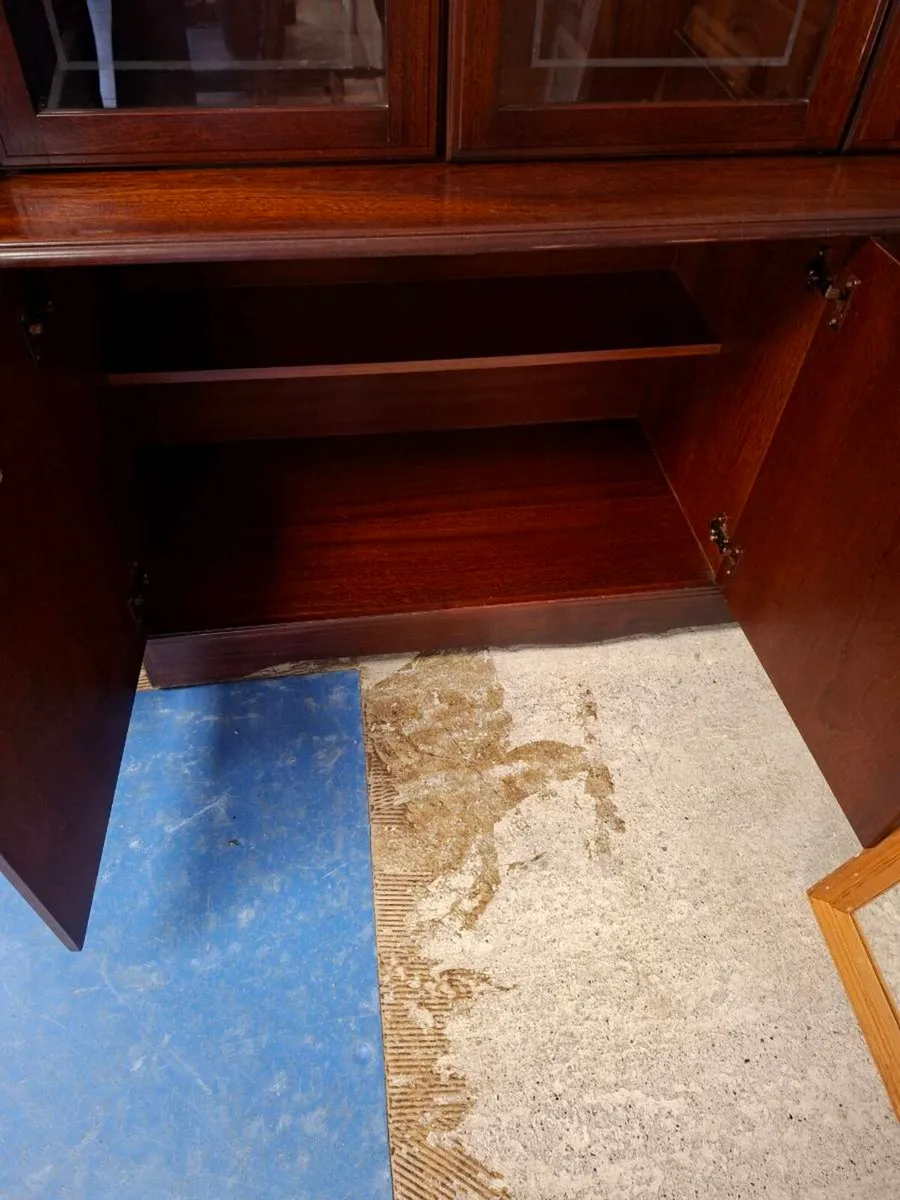 CABINET - Image 4