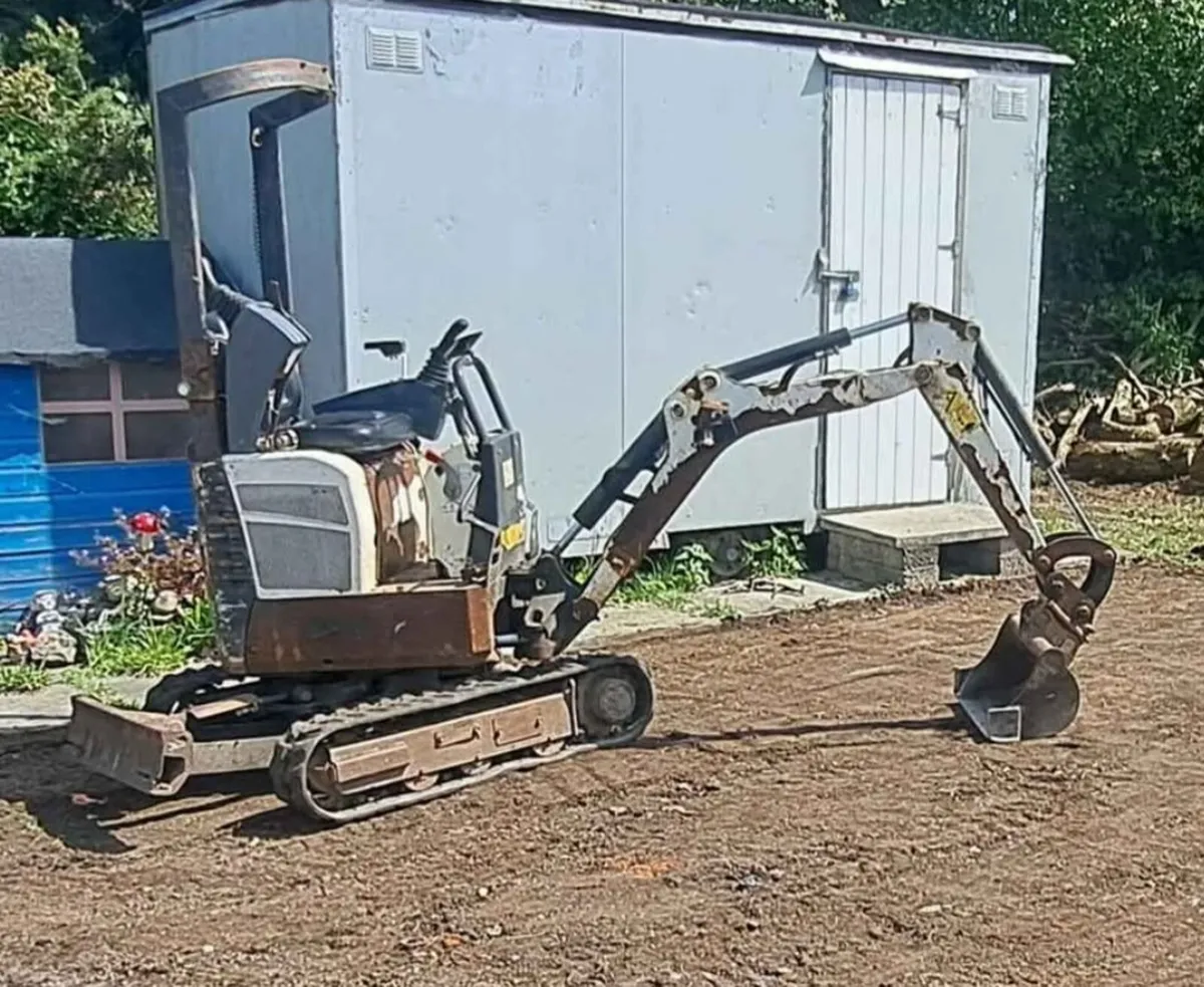 Bobcat e10 micro digger - Image 1