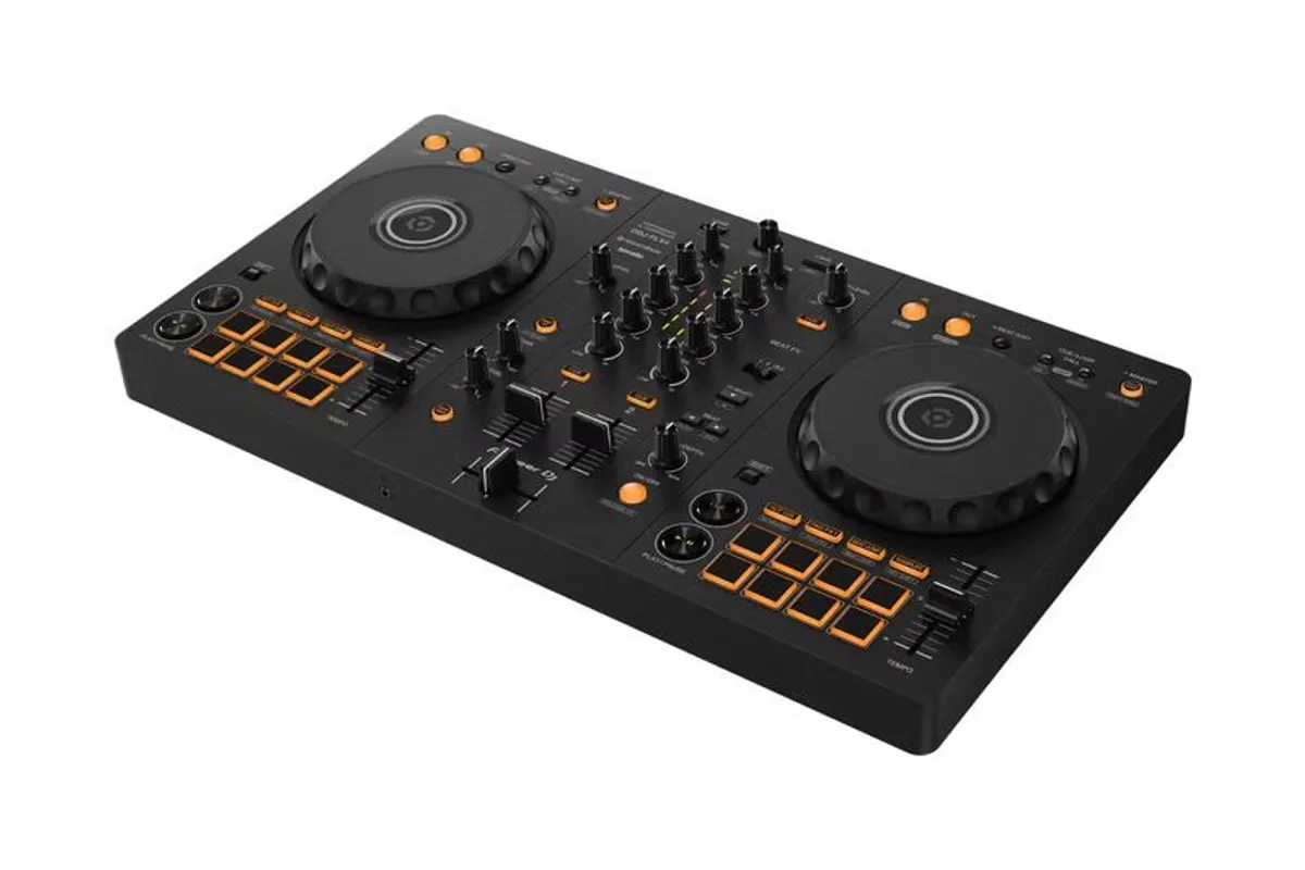 Pioneer DJ Set - Controller+Speakers+Earphones - Image 1