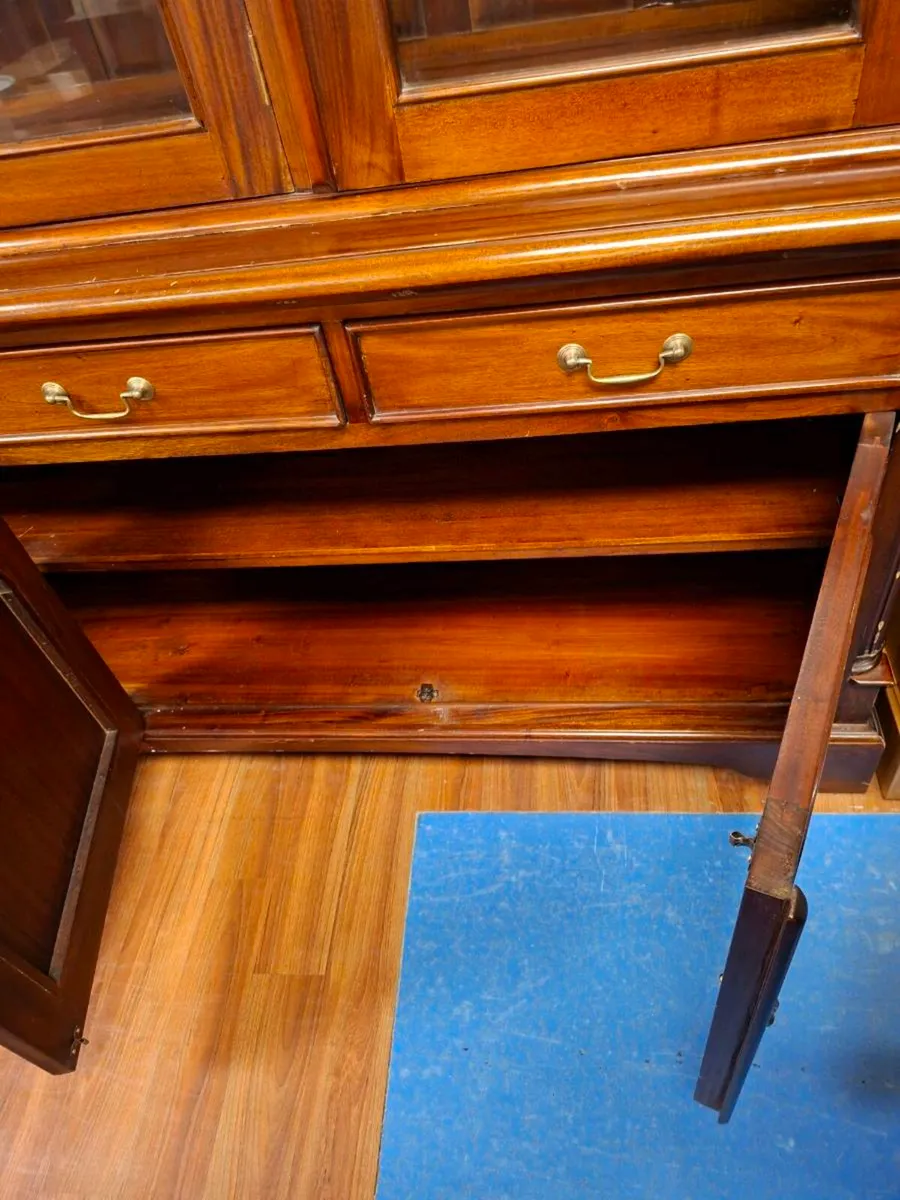 GLASS DISPLAY CABINET - Image 4
