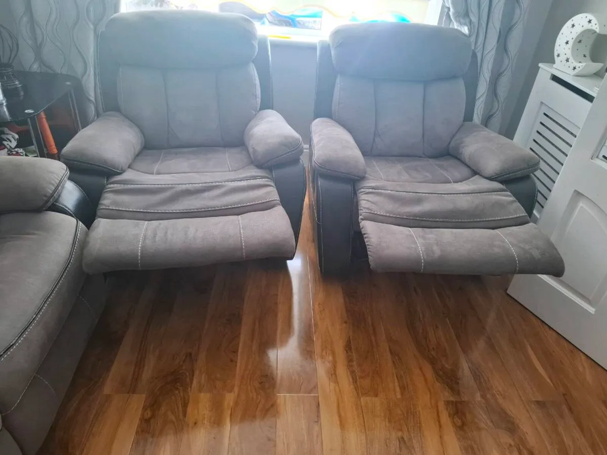 3 seater recliner grey sofa,2 recliner grey chairs - Image 1