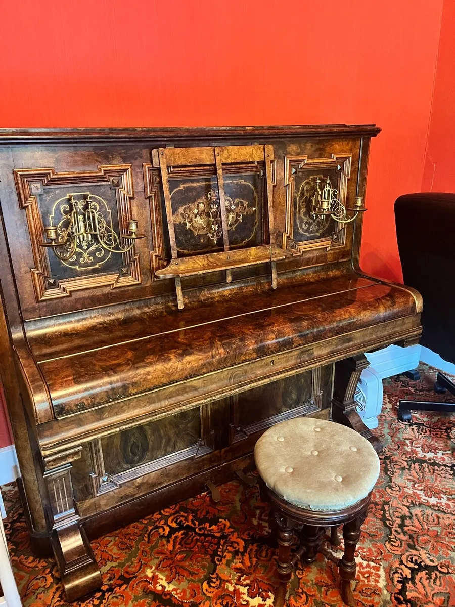 Mahogany piano - Image 1