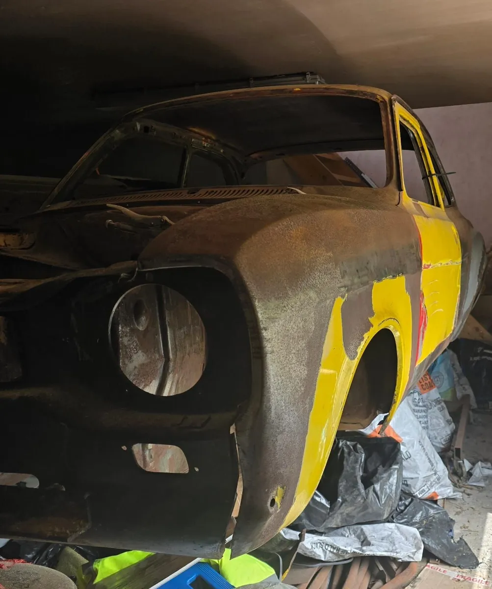 Mk 1 Escort body shells - Image 1