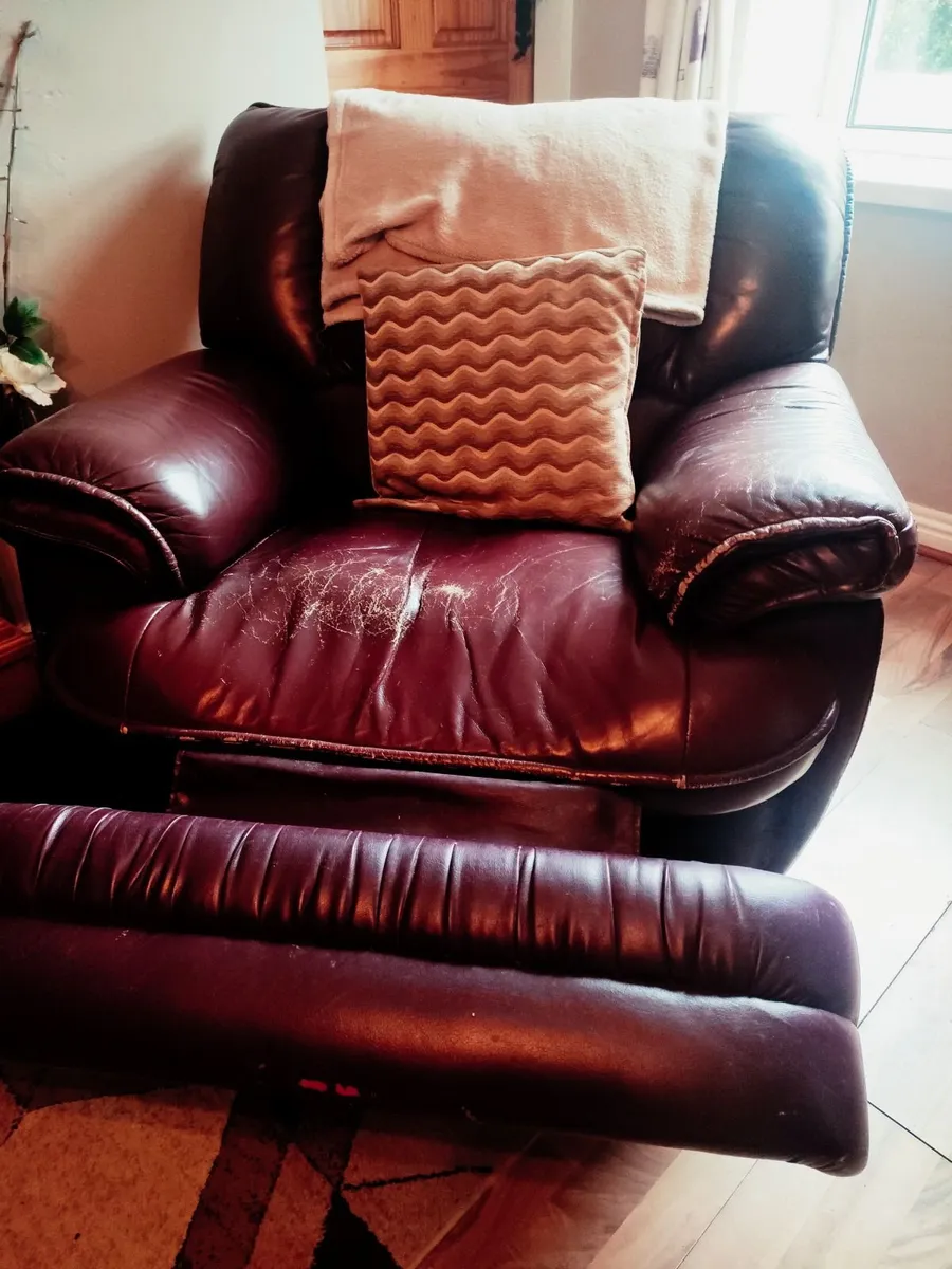 Recliner Couch & 2 recliner chairs - Image 3