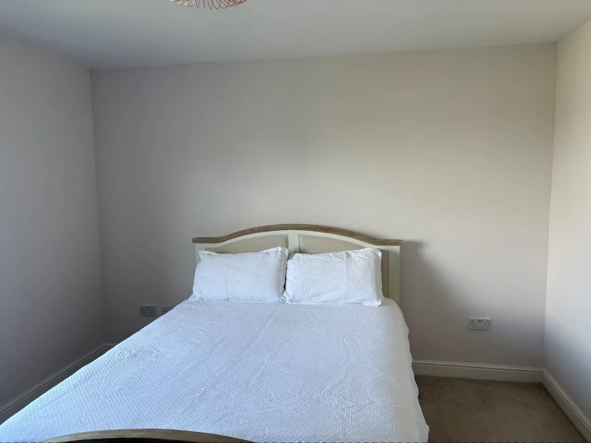 Bed frame - Image 1