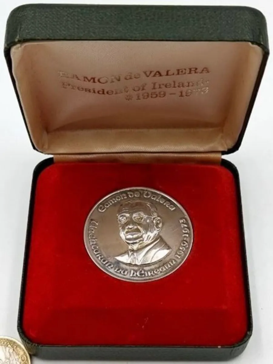 Eamon de Valera Irish Silver Medallion - Image 1