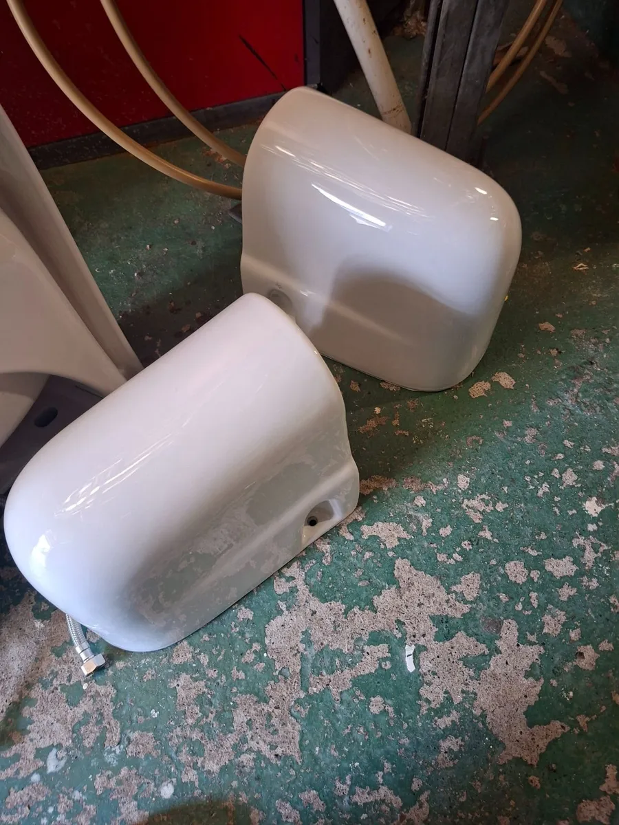 3 x Villeroy and Boch sinks - Image 2