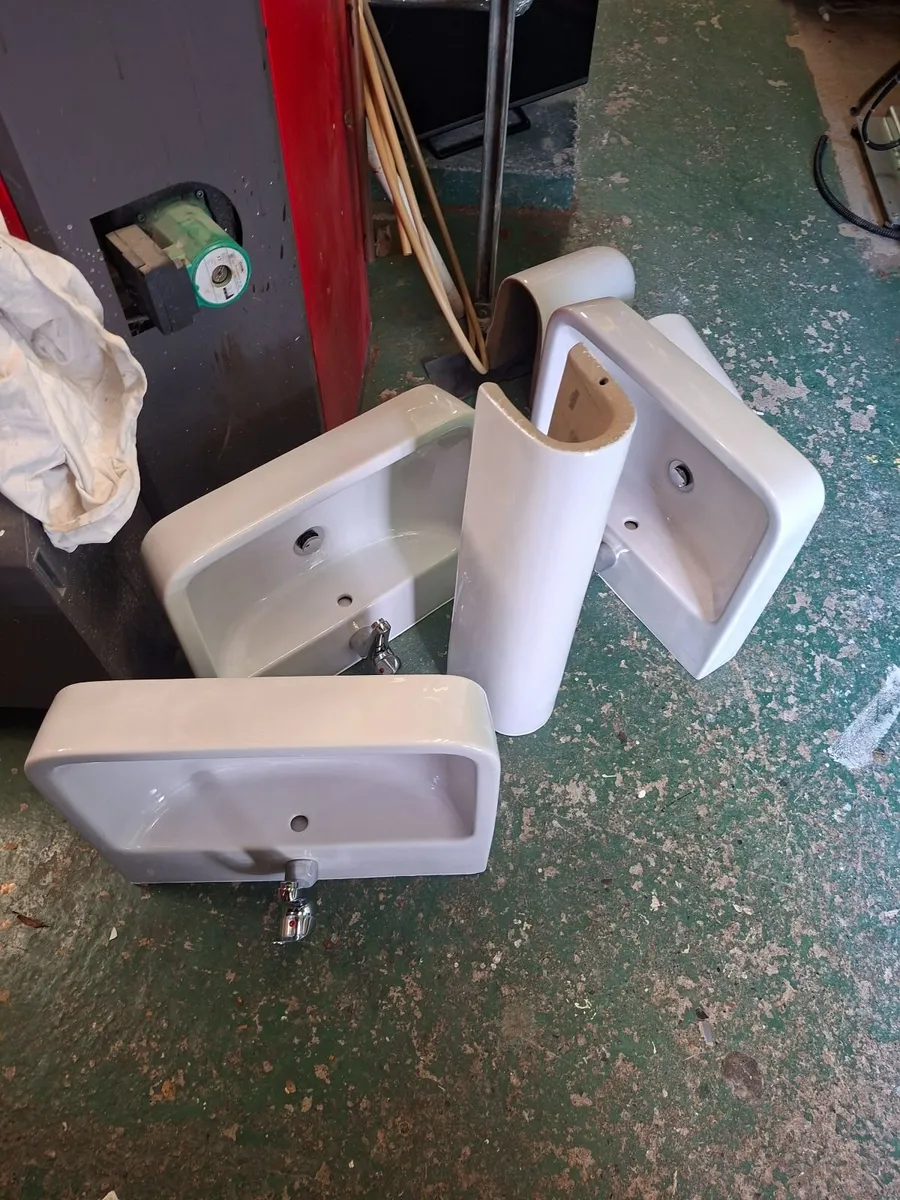 3 x Villeroy and Boch sinks - Image 3