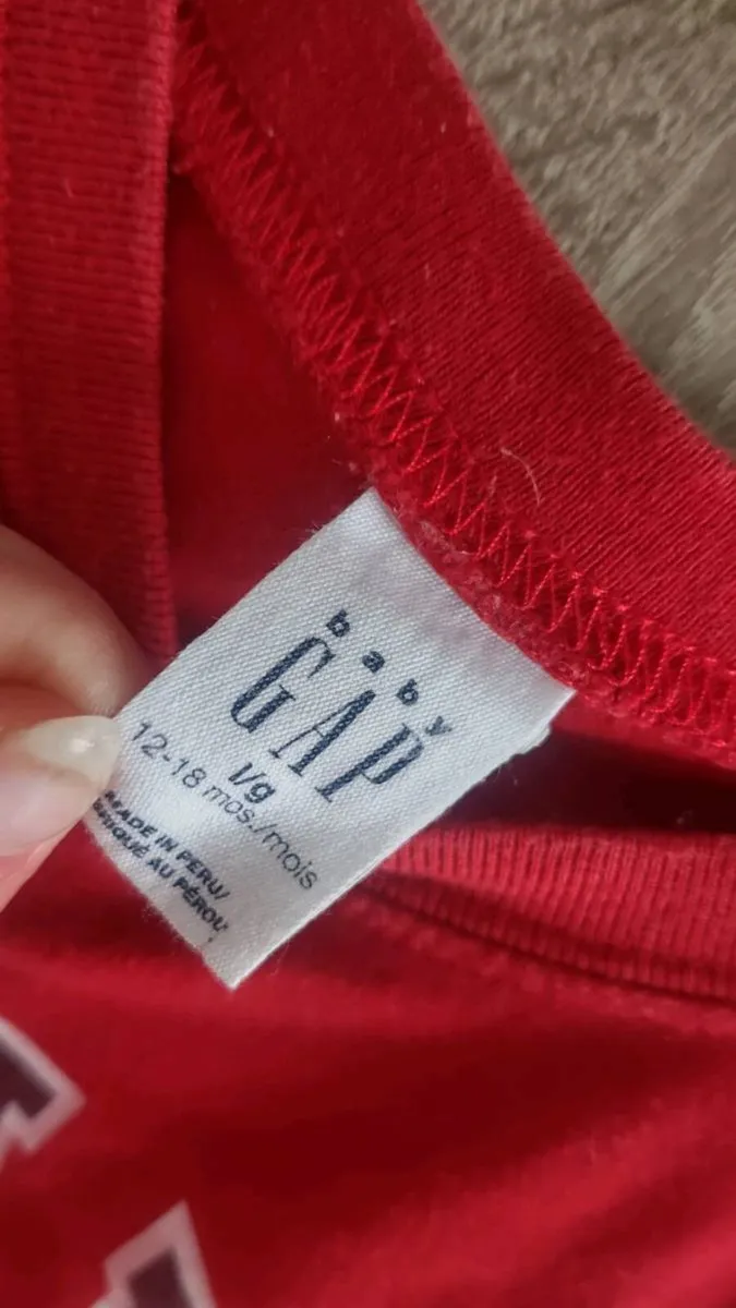 Gap t shirt 12/18 months - Image 2