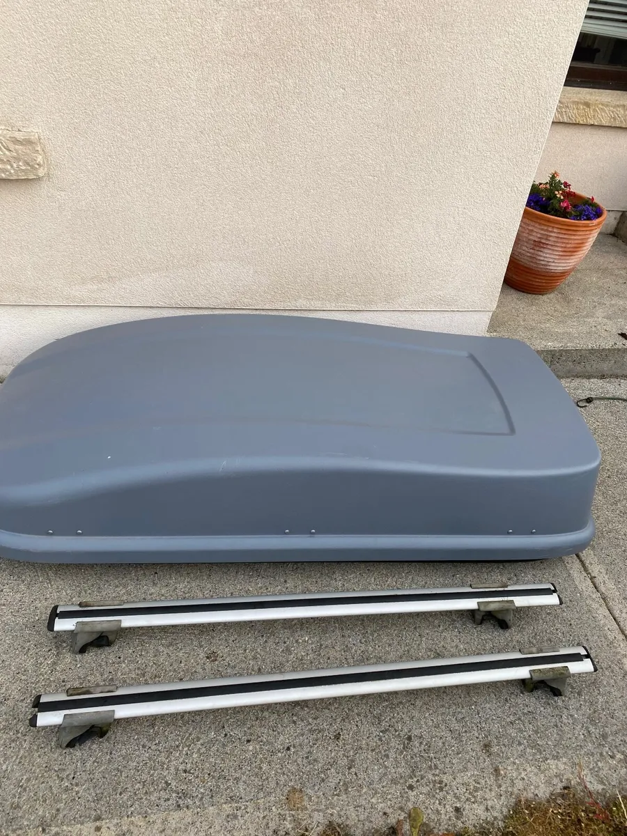Roofbox with RoofBars and Bikerack - Image 3