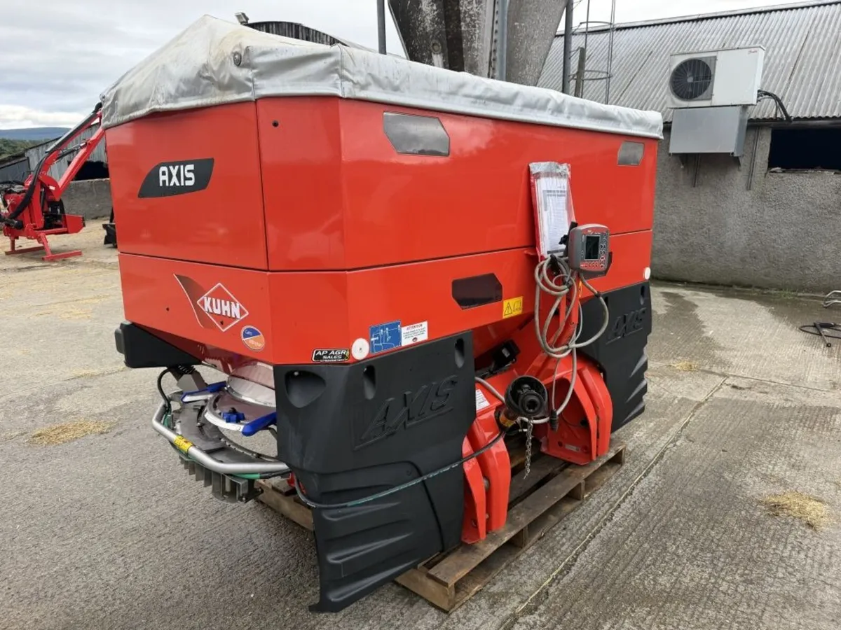 KUHN AXIS 30.2 FERTILISER SPREADER - Image 1