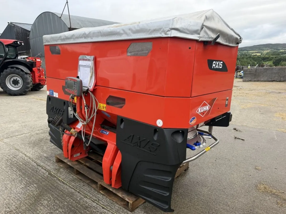 KUHN AXIS 30.2 FERTILISER SPREADER - Image 2