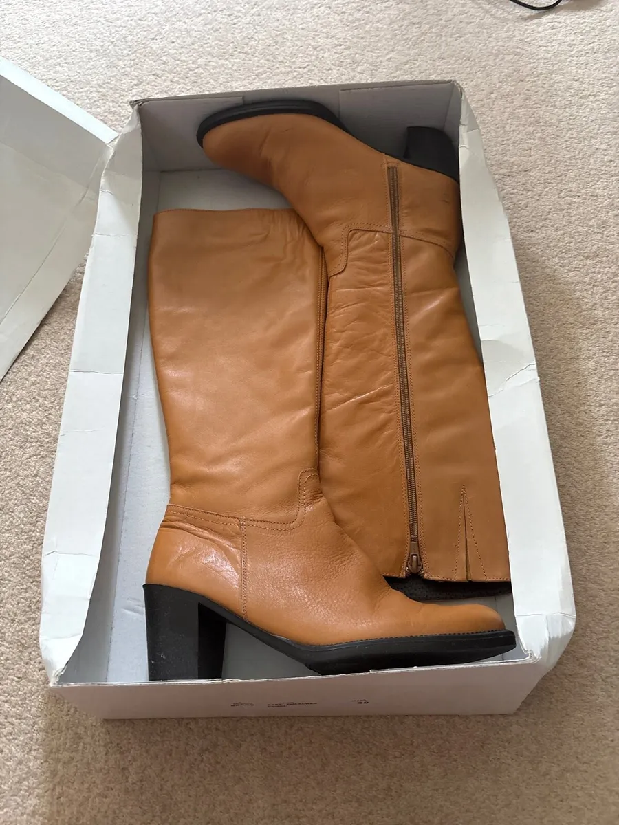 Leather boors for sale - Image 1