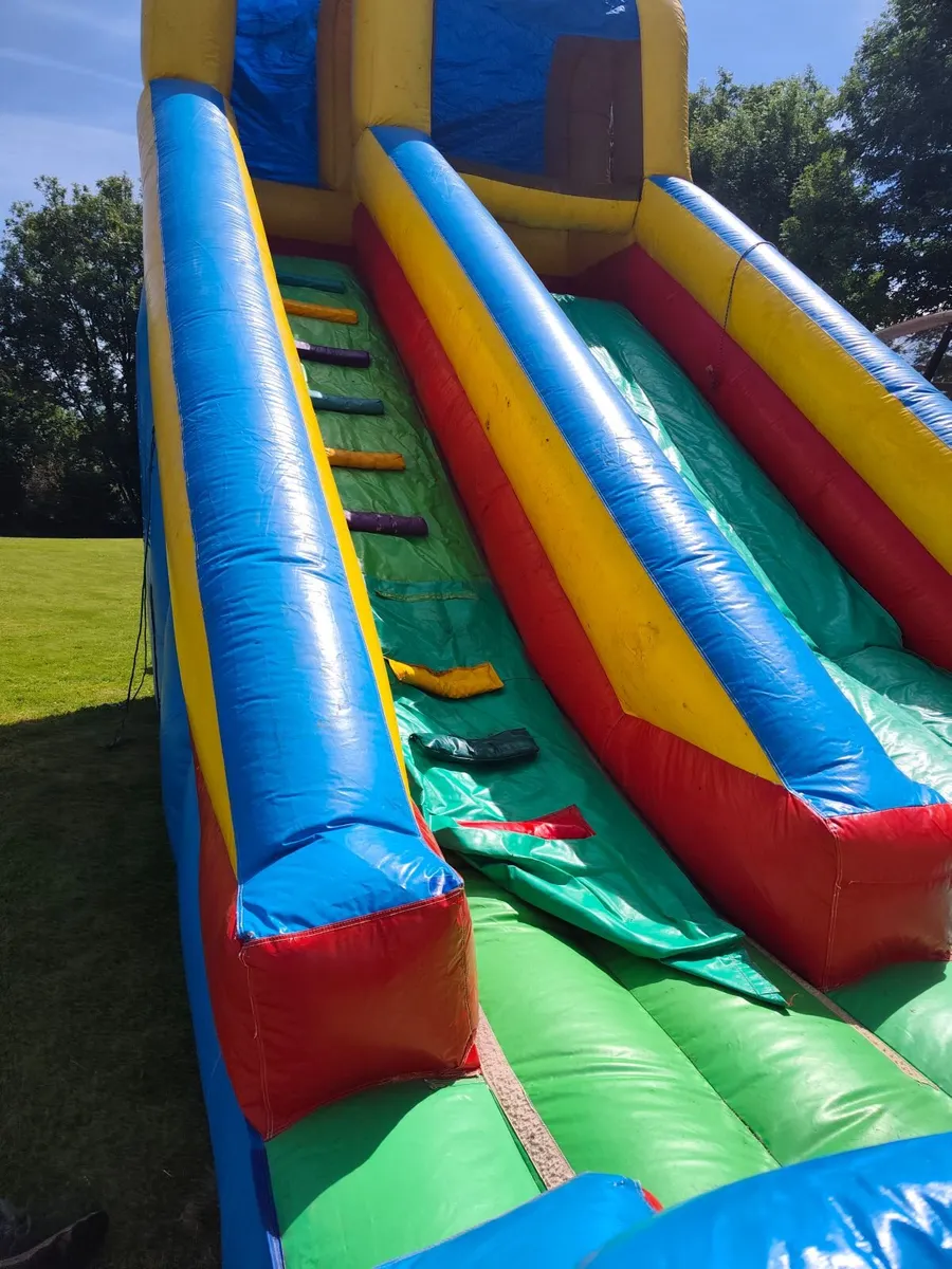 Bouncy castle slide - Image 1