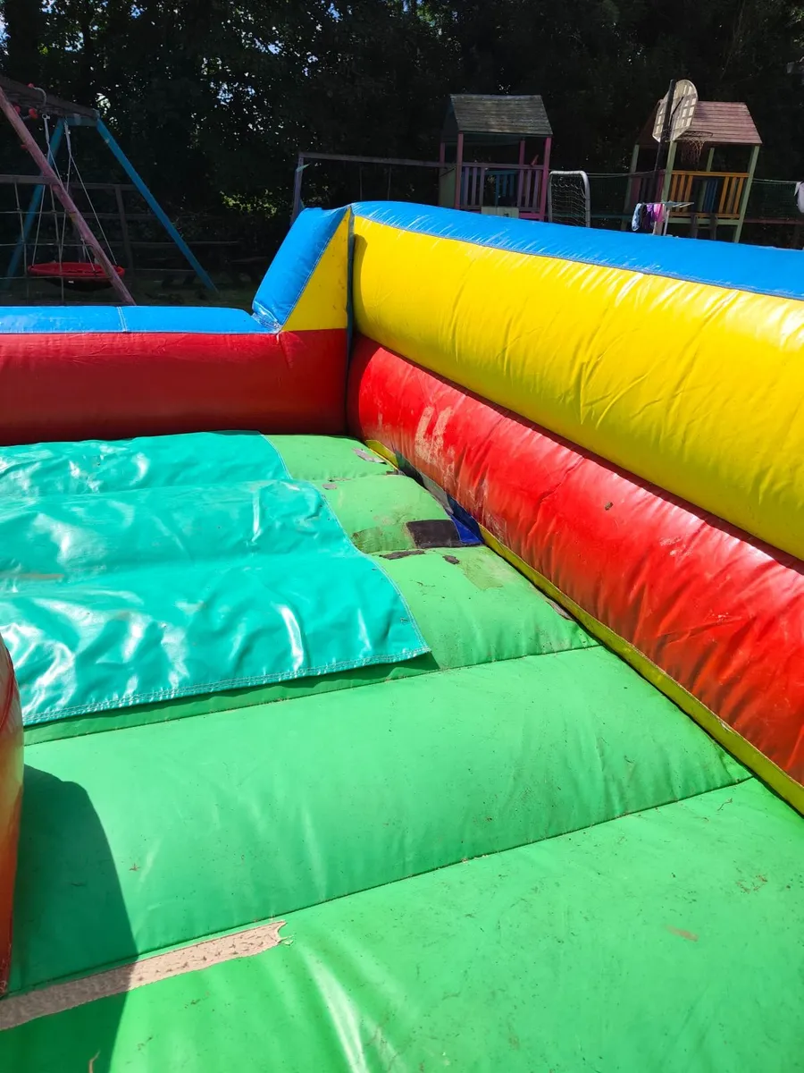 Bouncy castle slide - Image 3