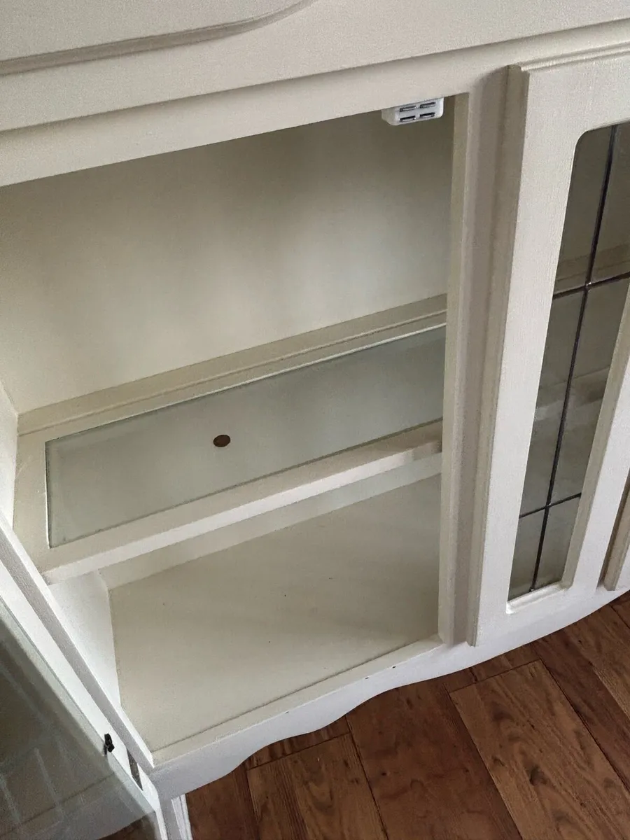 Dresser - Image 4