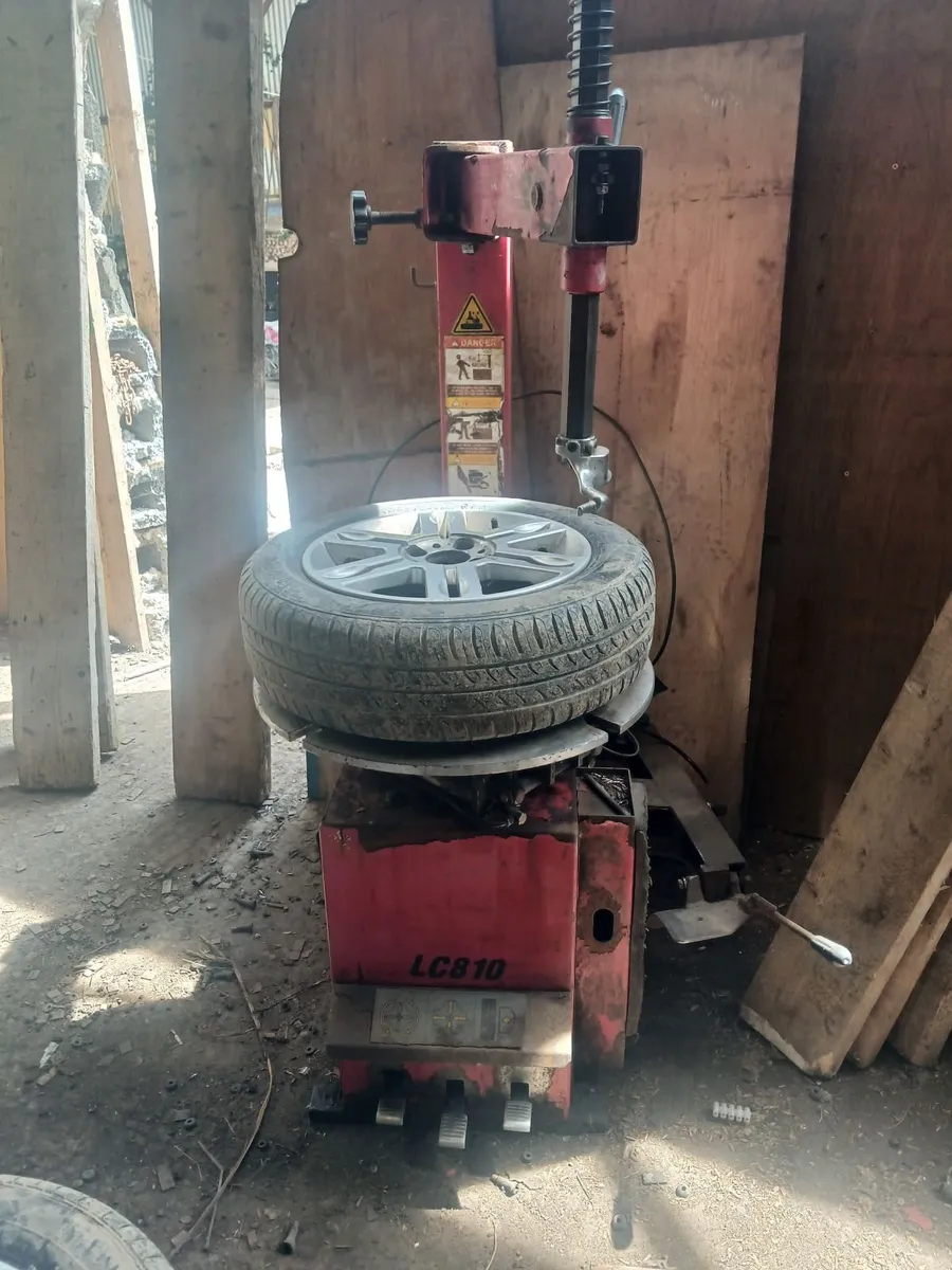 tyre  machine - Image 1
