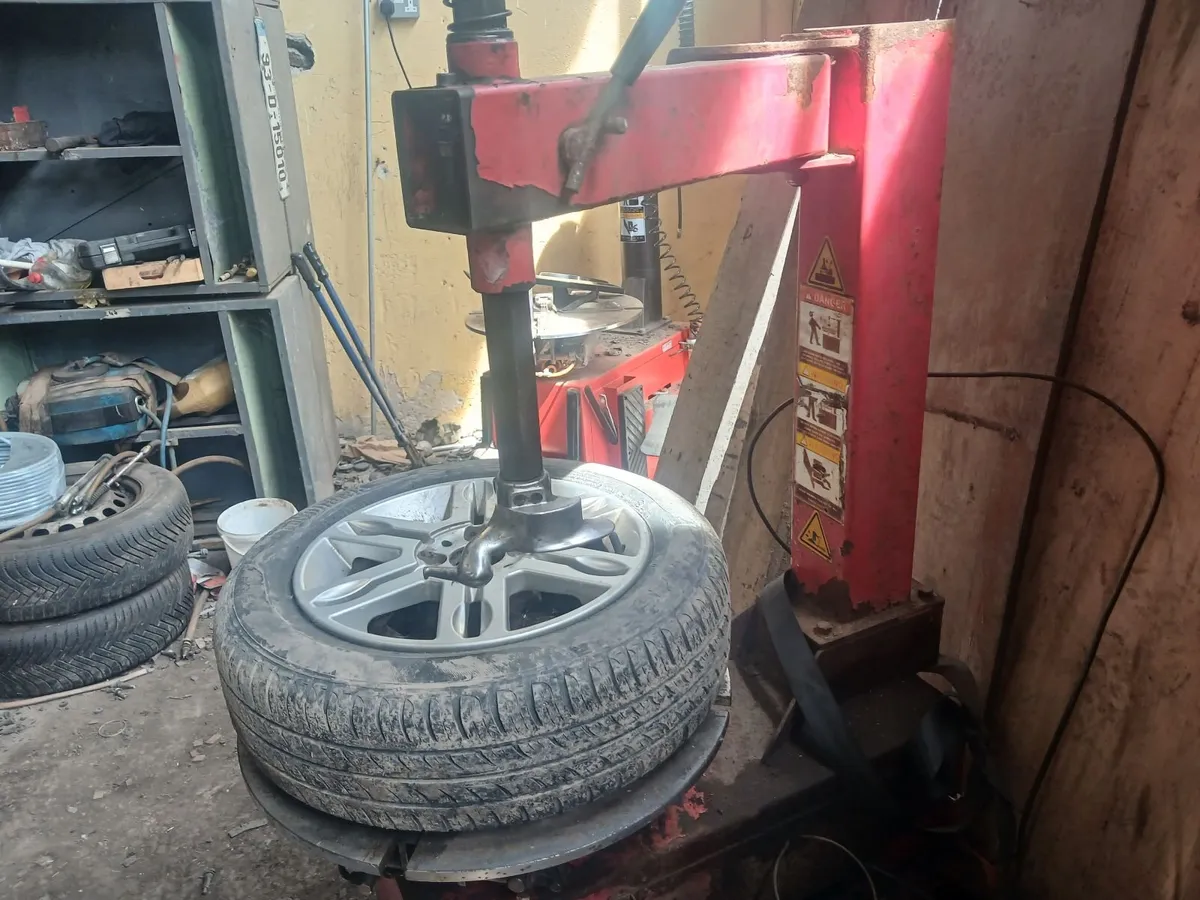 tyre  machine - Image 2