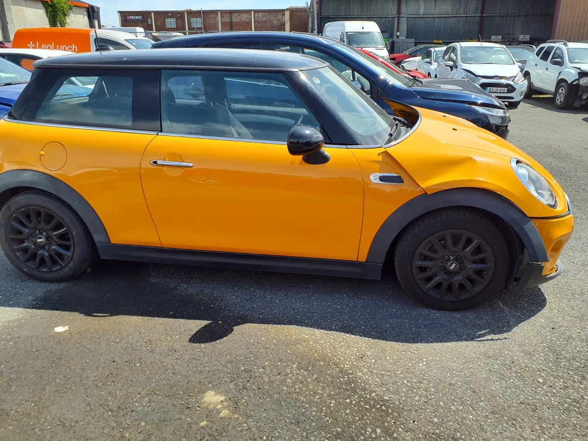 Mini Cooper 2014 light damage Driving - Image 2