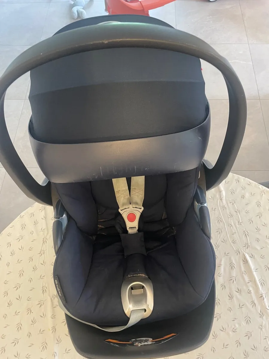 Cybex Car Seat & Swivel Base - Image 1