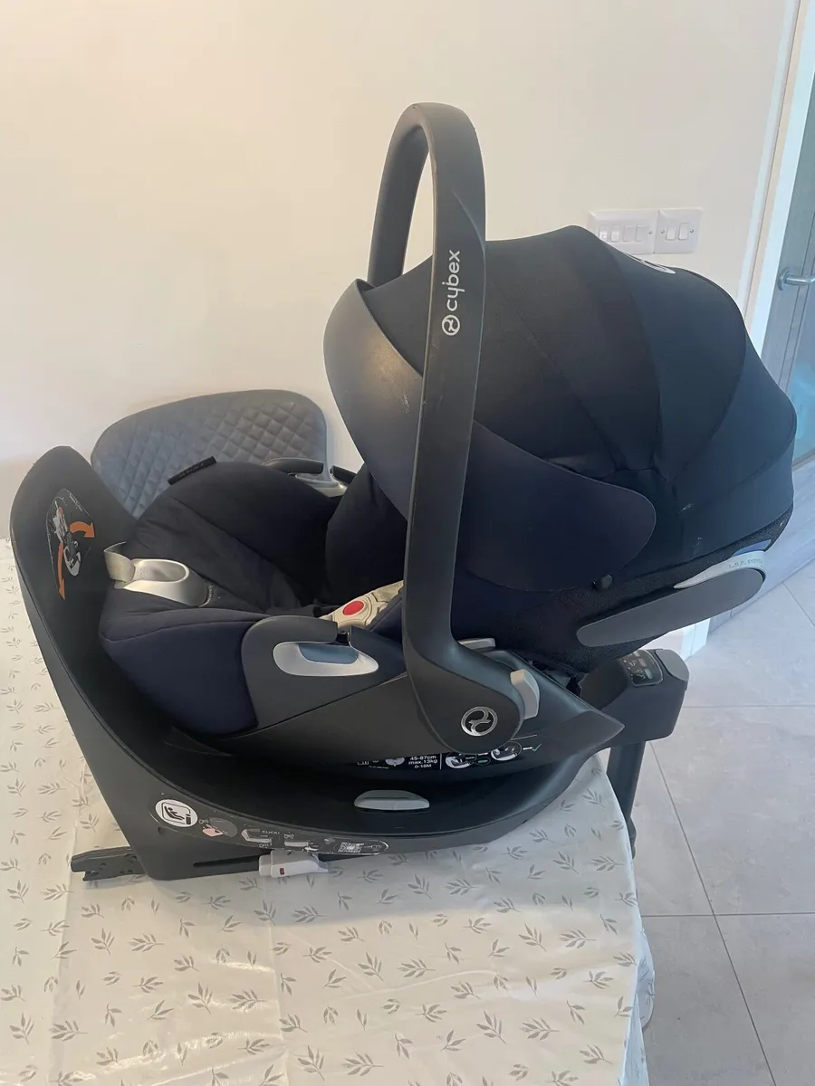 Cybex Car Seat & Swivel Base - Image 2