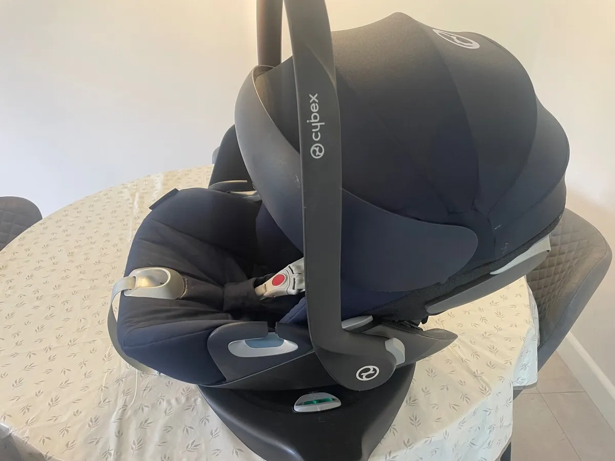 Cybex Car Seat & Swivel Base - Image 3