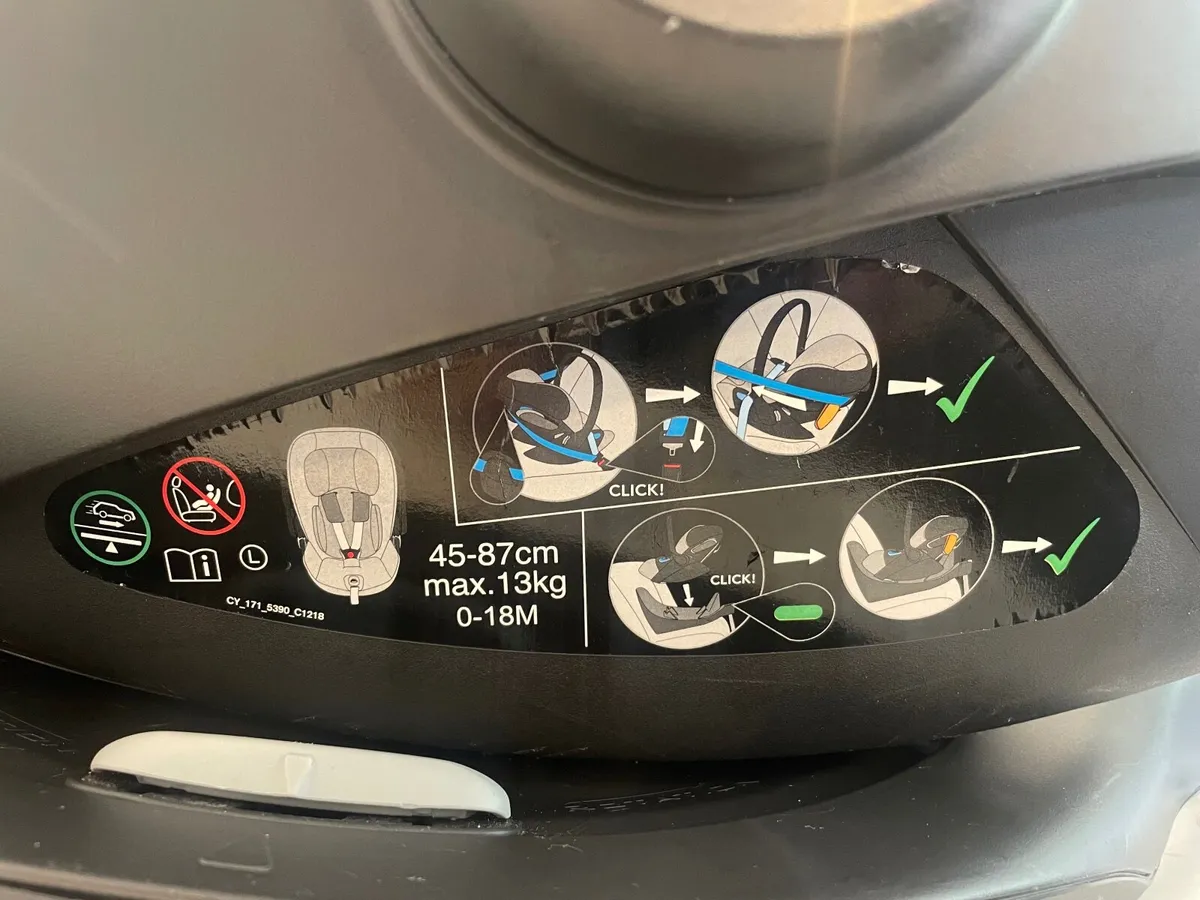 Cybex Car Seat & Swivel Base - Image 4