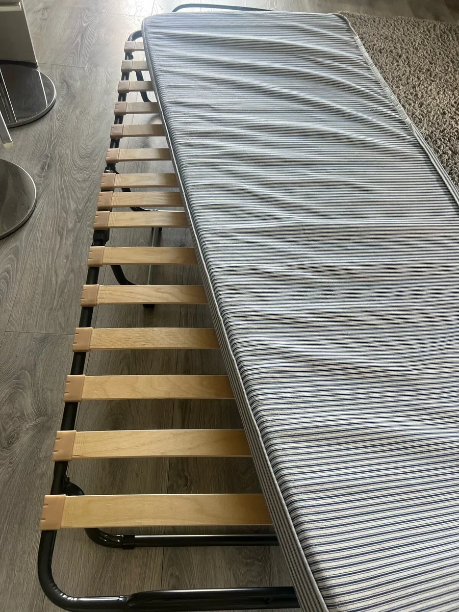 Single bed - Image 1
