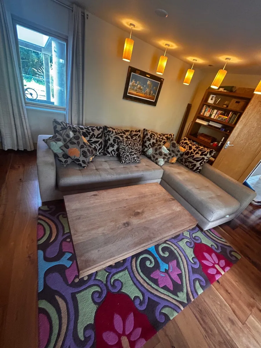 L-shaped couch & armchairs - Image 1