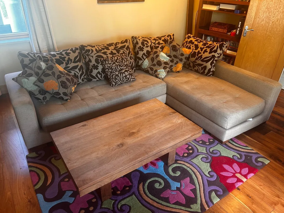 L-shaped couch & armchairs - Image 4