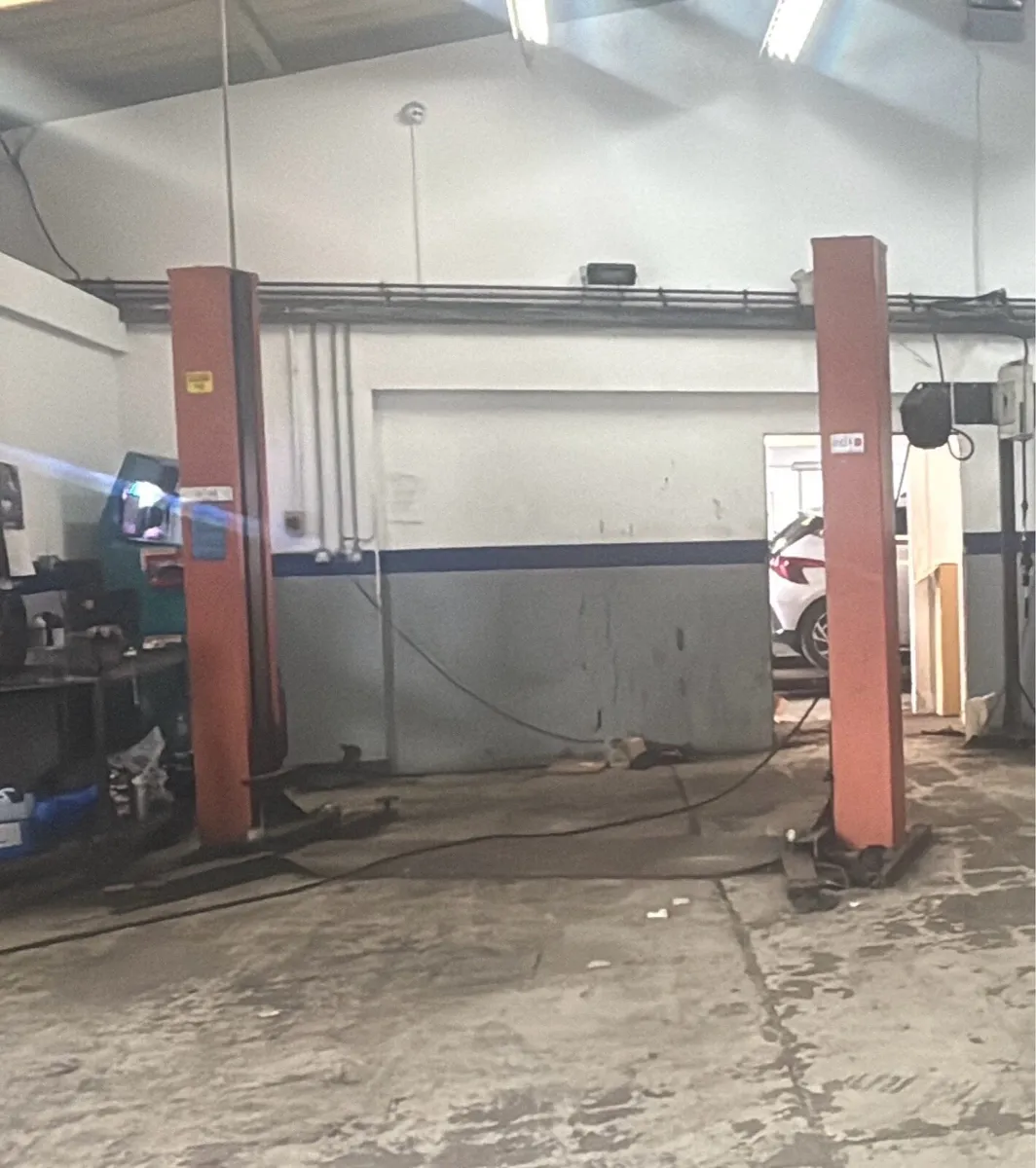2 Post Lift 3200Kg - Image 1