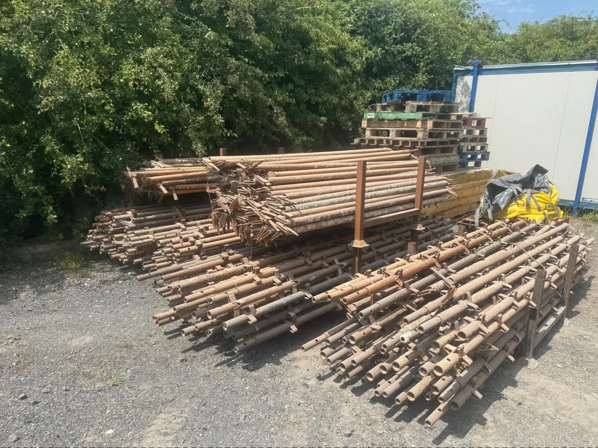 Scaffolding and heras fencing - Image 3