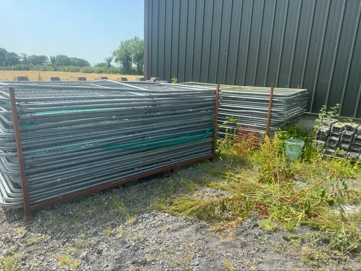 Scaffolding and heras fencing - Image 4