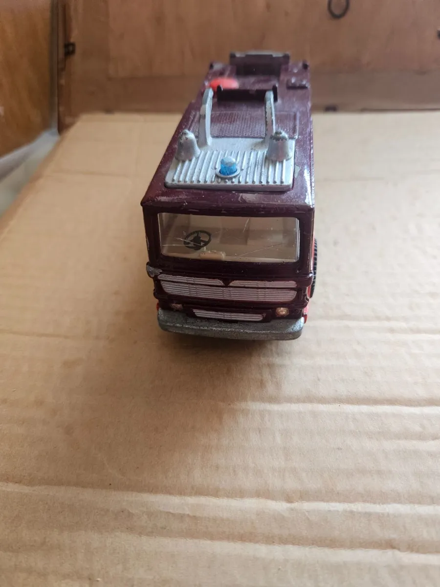 Dinky 1970's Fire engine - Image 2
