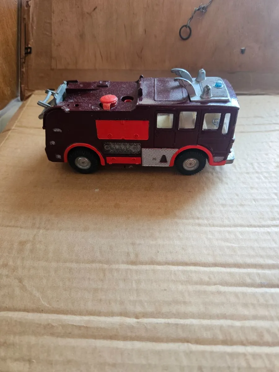 Dinky 1970's Fire engine - Image 3