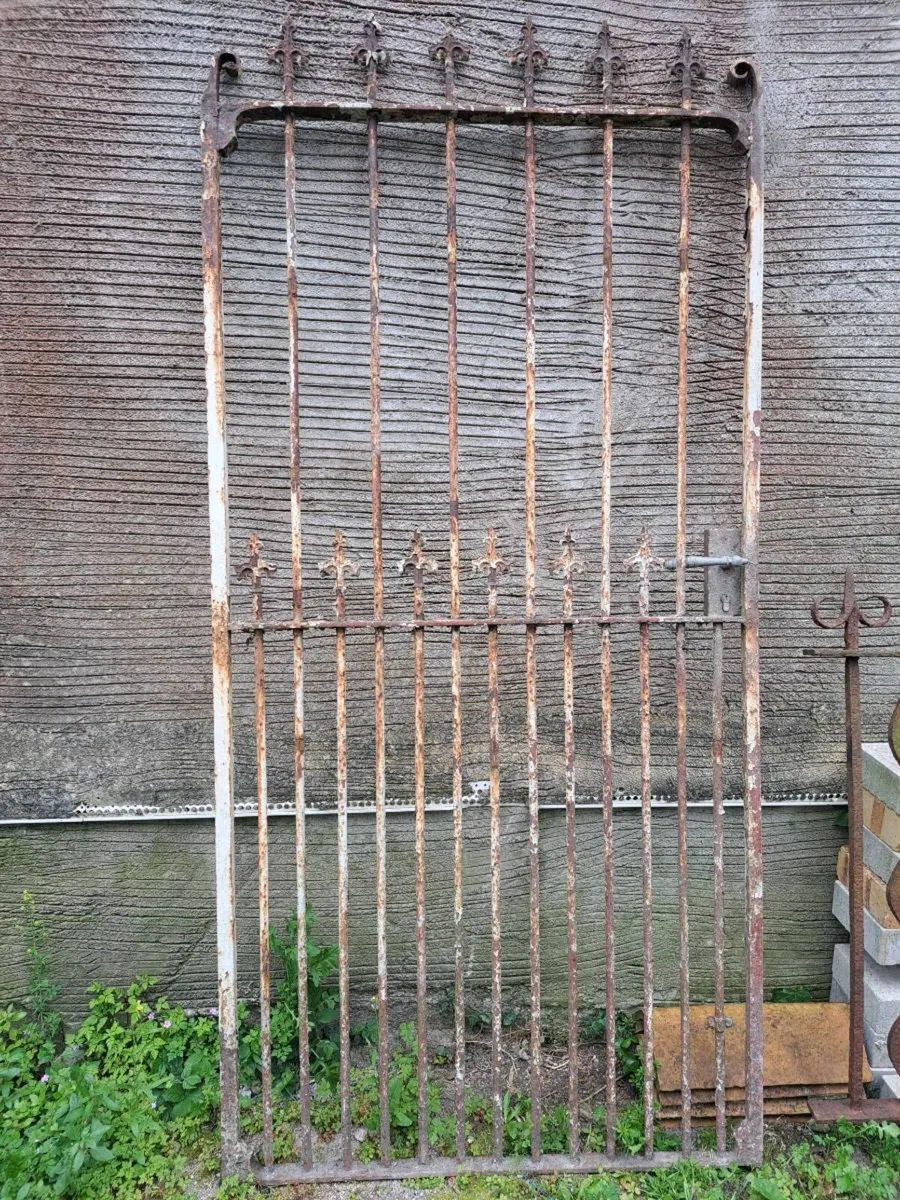 Gates - Image 1