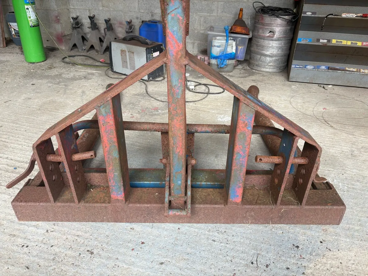 Heavy duty single bale lifter - Image 1