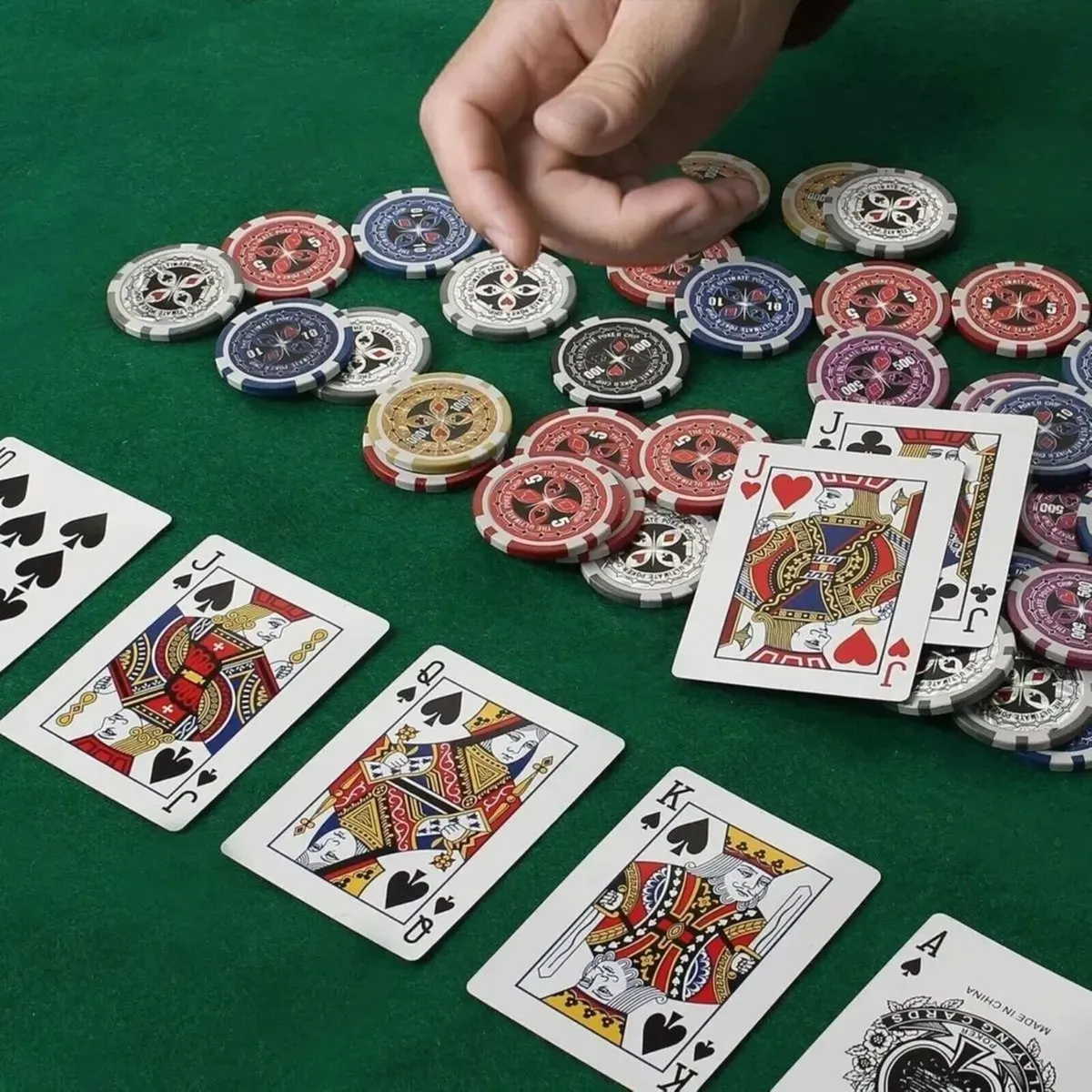 Texas Holdem Poker Chips Set with Aluminum Case - Image 3