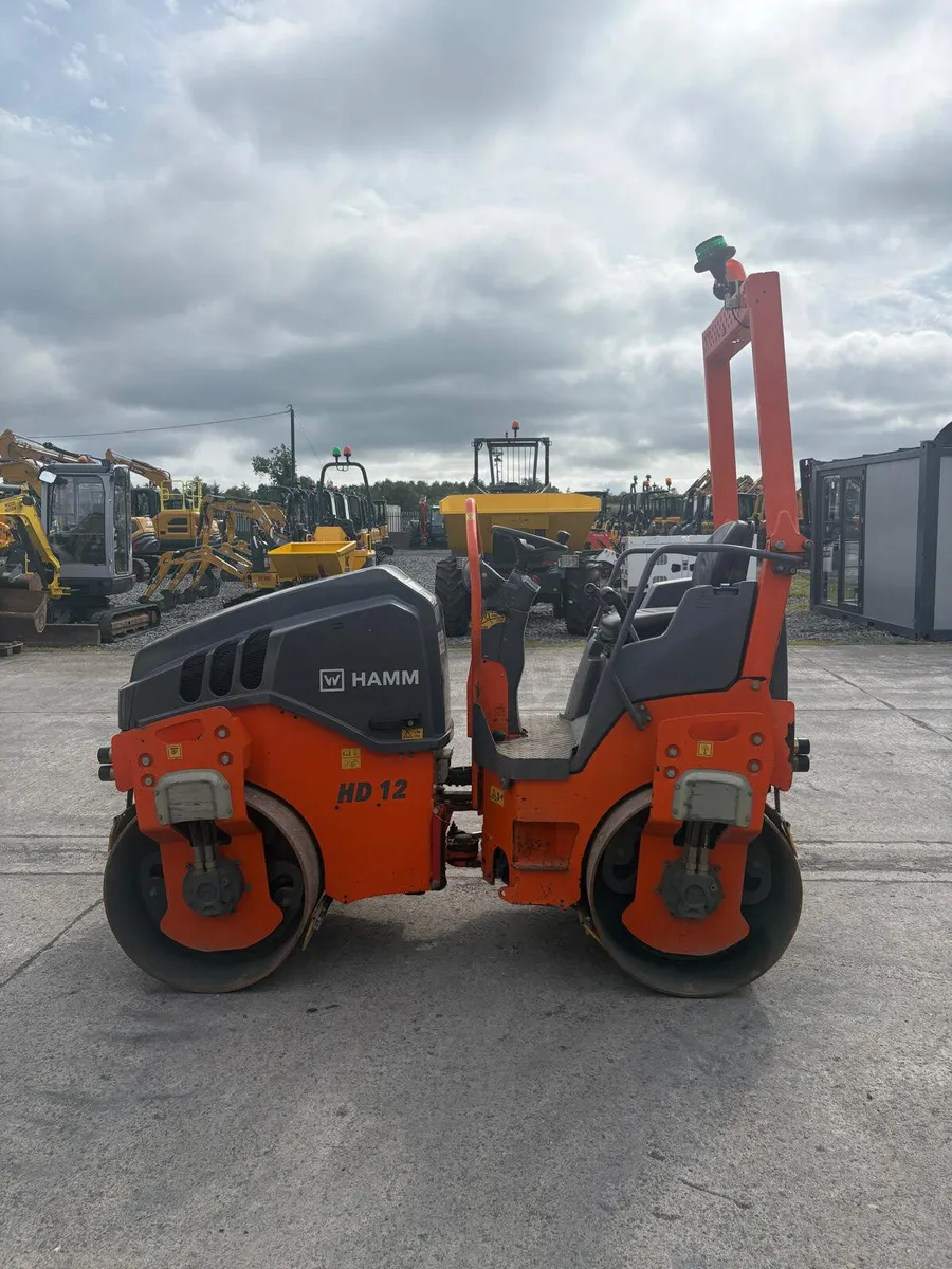 2021 HAMM HD12 Roller - Image 2
