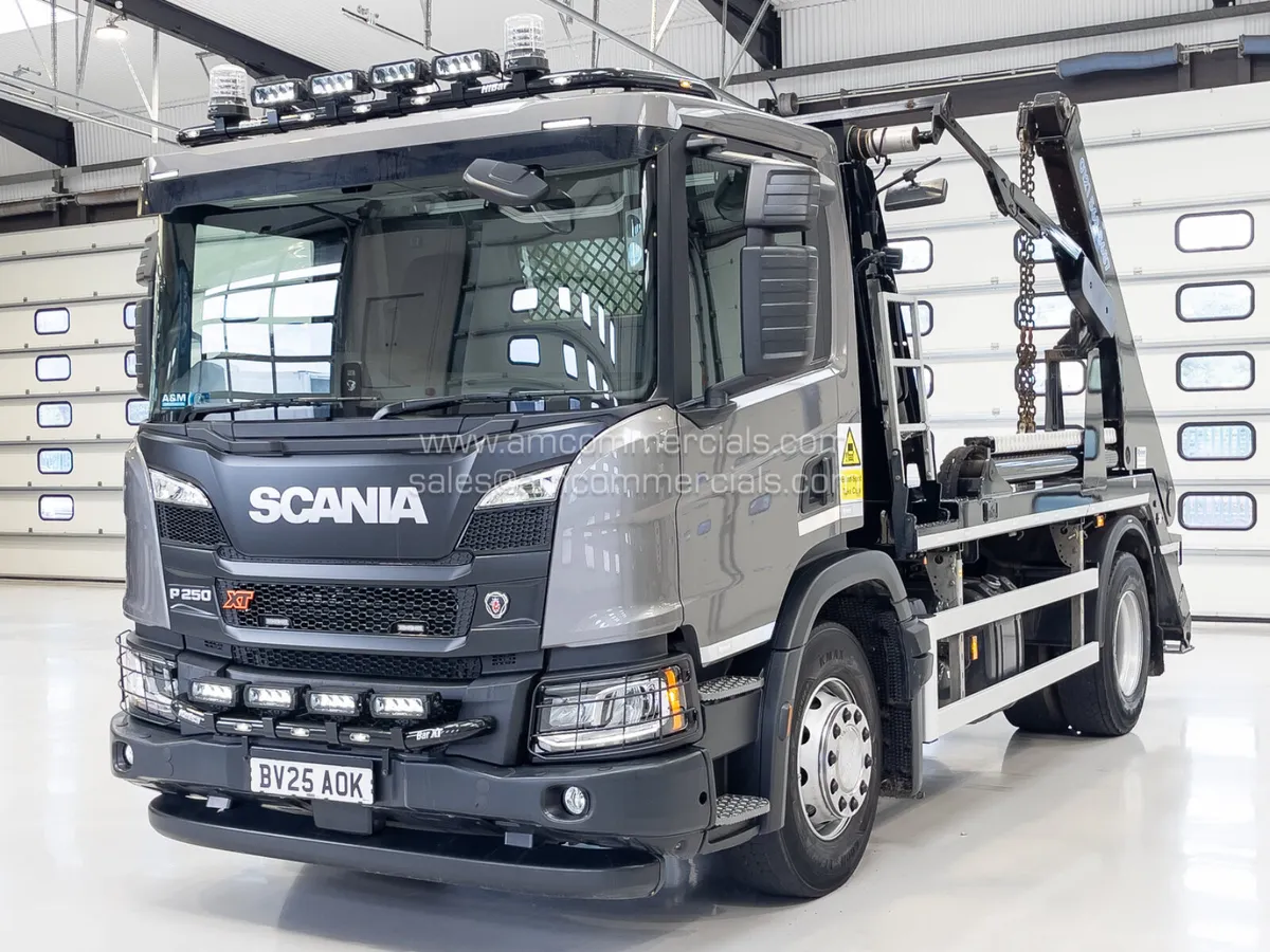 2025 SCANIA P250 XT SKIP LOADER - Image 3