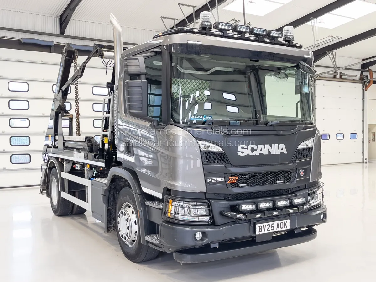 2025 SCANIA P250 XT SKIP LOADER - Image 1