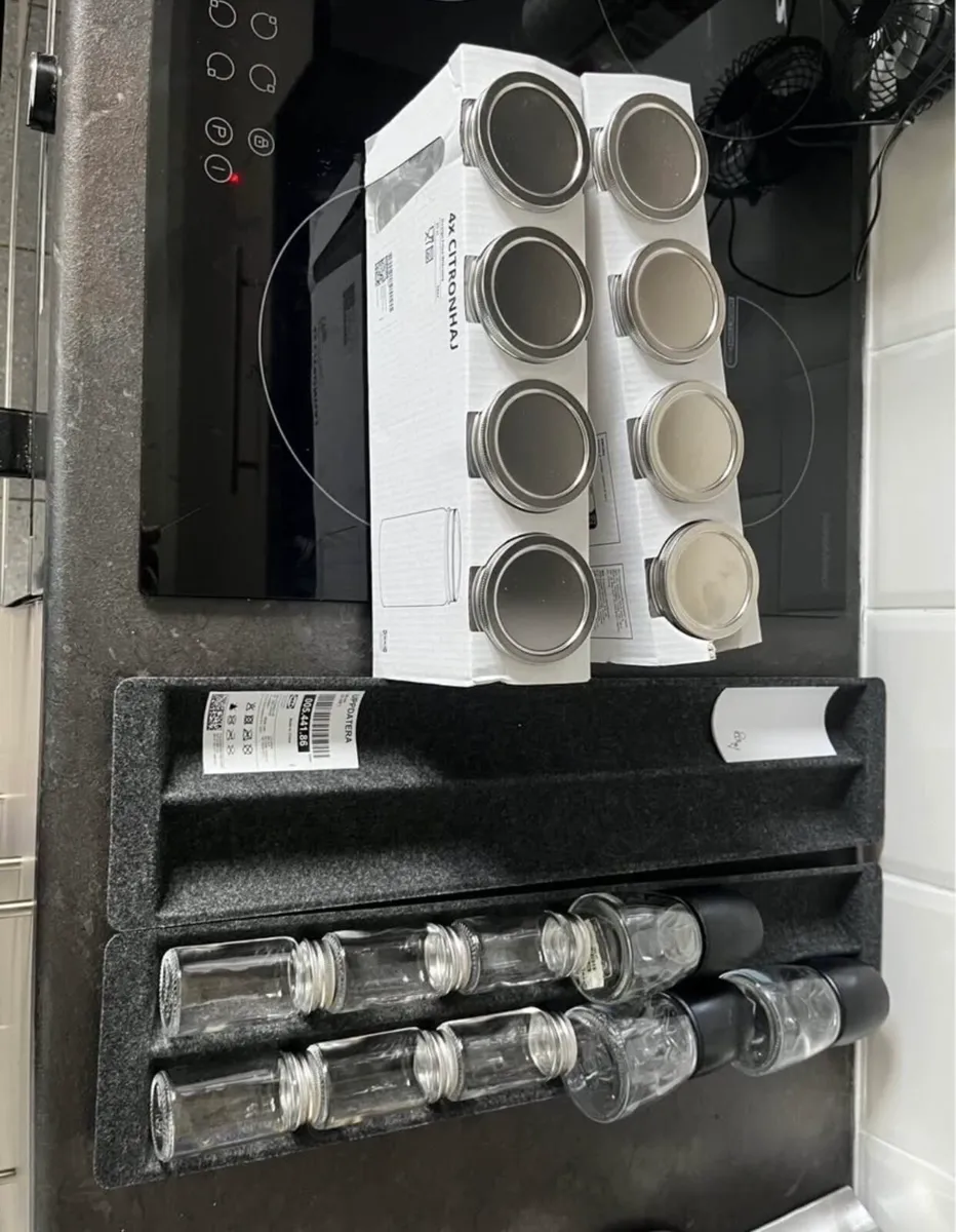Cutlery tray and spice racks - Image 3