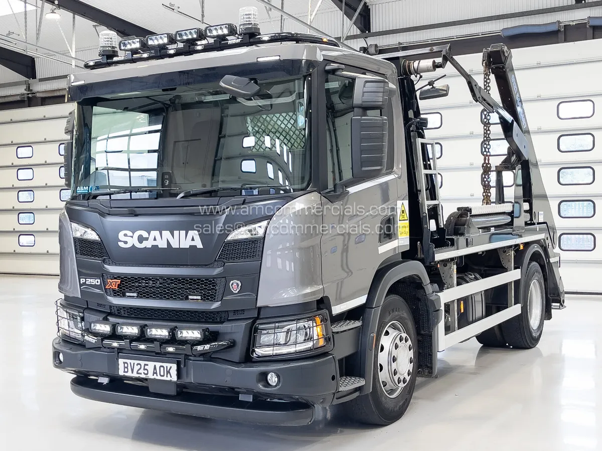 2025 SCANIA P250 XT SKIP LOADER - Image 3
