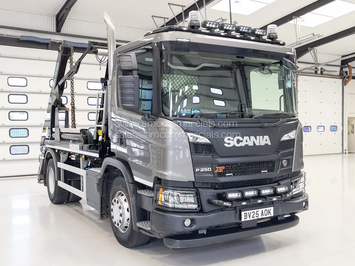 2025 SCANIA P250 XT SKIP LOADER - Image 1