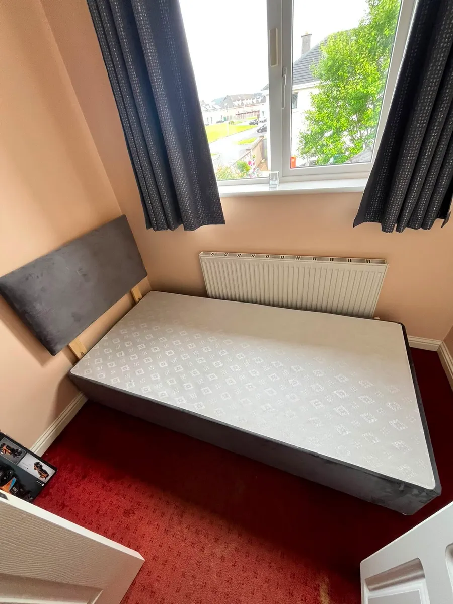 Bed frame - Image 1