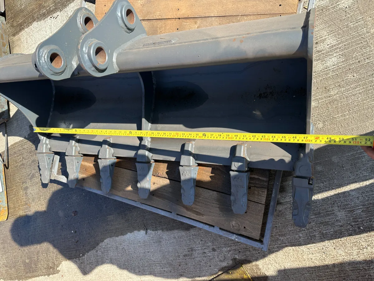 3 Tonne 40mm Pin 48" Width Ditching Bucket w/Teeth - Image 2