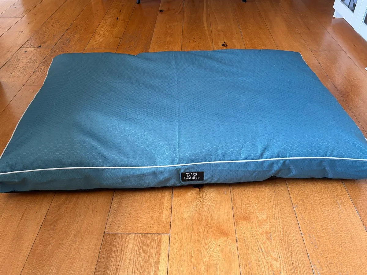 Large dog bed - Image 1