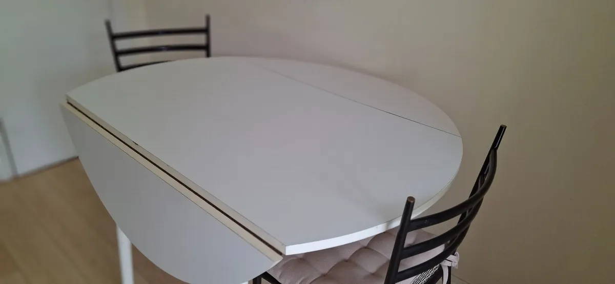 Kitchen table - Image 1